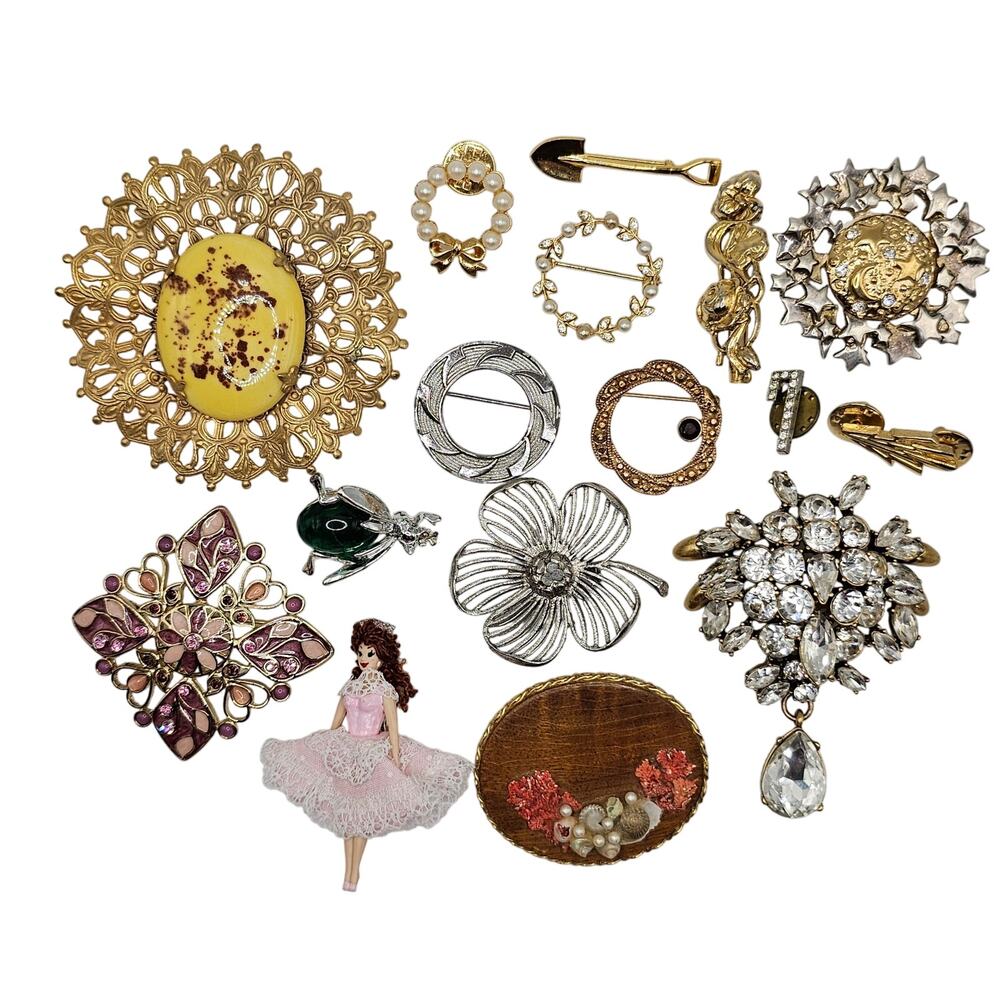 Vintage Brooch Costume Jewelry Bundle 16 Goldtone Silvertone Metal Acrylic Wood